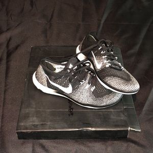 New Nike running shoe black, white, and grey.